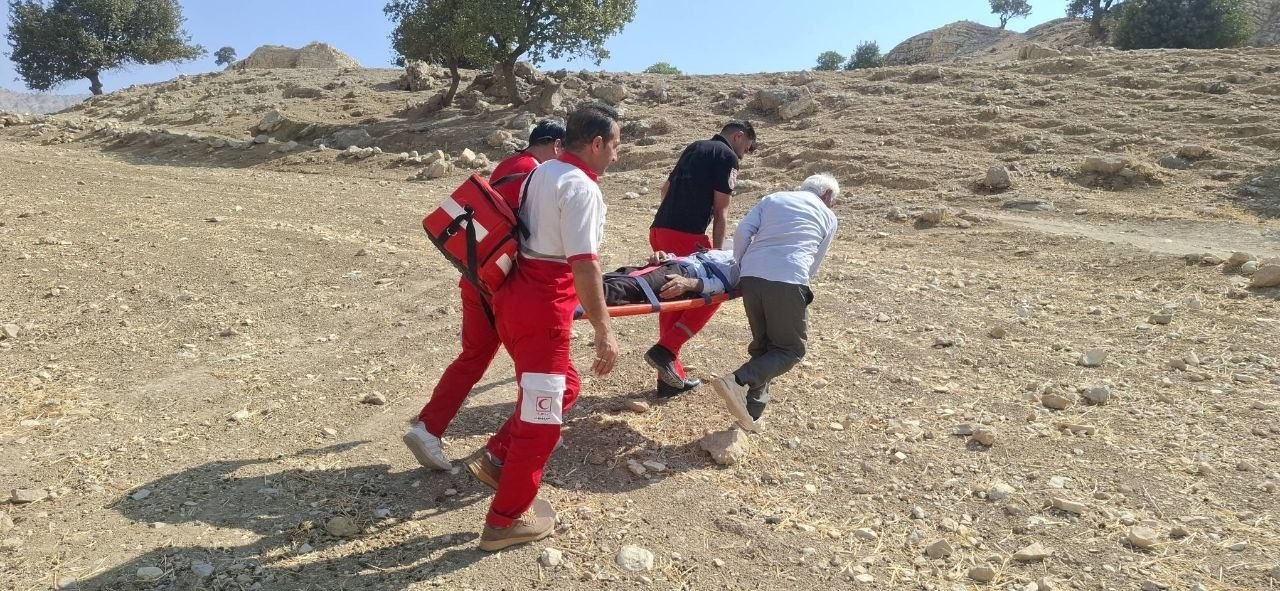 نجات مرد ۵۴ ساله از ارتفاعات صعبالعبور شلت آبدانان